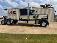 2027 Kenworth W900L photo 3