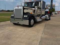 2027 Kenworth W900L photo 1