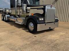 2027 Kenworth W900L photo 2