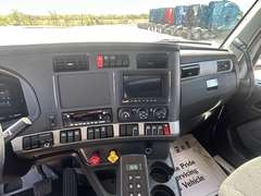 2027 Kenworth T880 photo 3