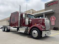 2023 Kenworth W900L photo 1