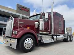 2023 Kenworth W900L photo 2