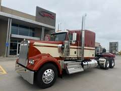 2027 Kenworth W900L photo 2