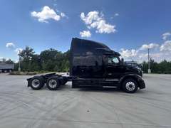 2022 Peterbilt 579 photo 10