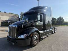 2022 Peterbilt 579 photo 1