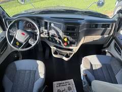 2022 Peterbilt 579 photo 3