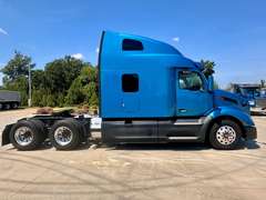 2022 Peterbilt 579 photo 2
