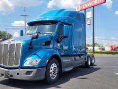 2022 Peterbilt 579 photo 2