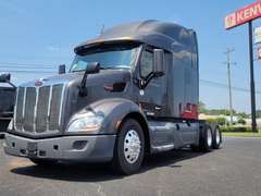 2022 Peterbilt 579 photo 2