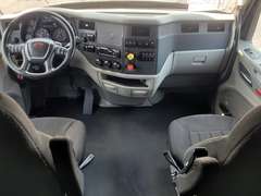 2022 Peterbilt 579 photo 3