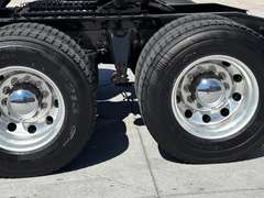 2022 International LT625 photo 4