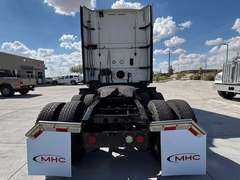 2022 International LT625 photo 5