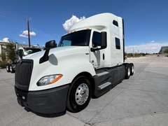2022 International LT625 photo 2