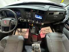 2027 Kenworth T880S photo 2