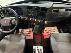 2027 Kenworth T880S photo 2