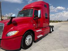 2022 International LT625 photo 2