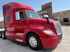 2022 International LT625 photo 1