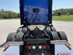 2023 Kenworth T680 photo 2