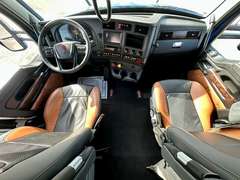 2023 Kenworth T680 photo 3