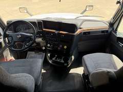 2022 International LT625 photo 3
