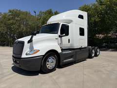 2022 International LT625 photo 2