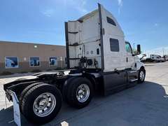 2022 International LT625 photo 10