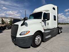 2022 International LT625 photo 9