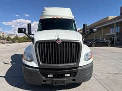 2022 International LT625 photo 7