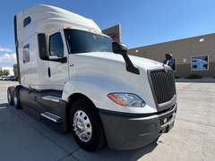 2022 International LT625 photo 1