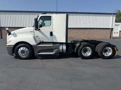 2022 International LT625 photo 4