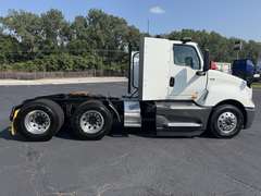 2022 International LT625 photo 6