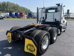 2022 International LT625 photo 7