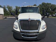 2022 International LT625 photo 3