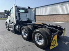 2022 International LT625 photo 8