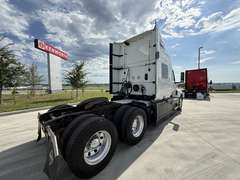 2022 International LT625 photo 3