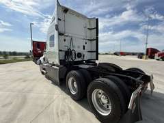 2022 International LT625 photo 5