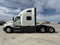 2022 International LT625 photo 6