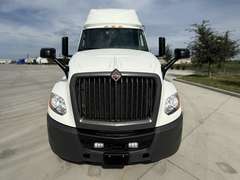 2022 International LT625 photo 8