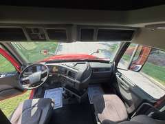 2022 Volvo VNL64T760 photo 2