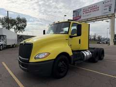 2023 International LT625 photo 3