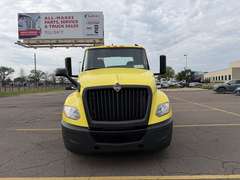 2023 International LT625 photo 2