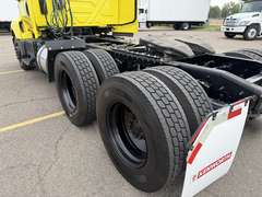 2023 International LT625 photo 9