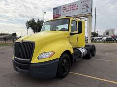 2023 International LT625 photo 3