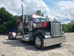 2022 Kenworth W900L photo 1