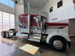 2027 Kenworth W900L photo 1