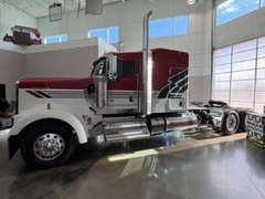 2027 Kenworth W900L photo 4