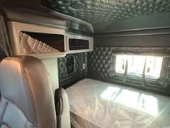 2027 Kenworth W900L photo 9