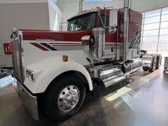 2027 Kenworth W900L photo 2