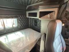 2027 Kenworth W900L photo 7