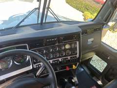 2027 Kenworth W900L photo 3
